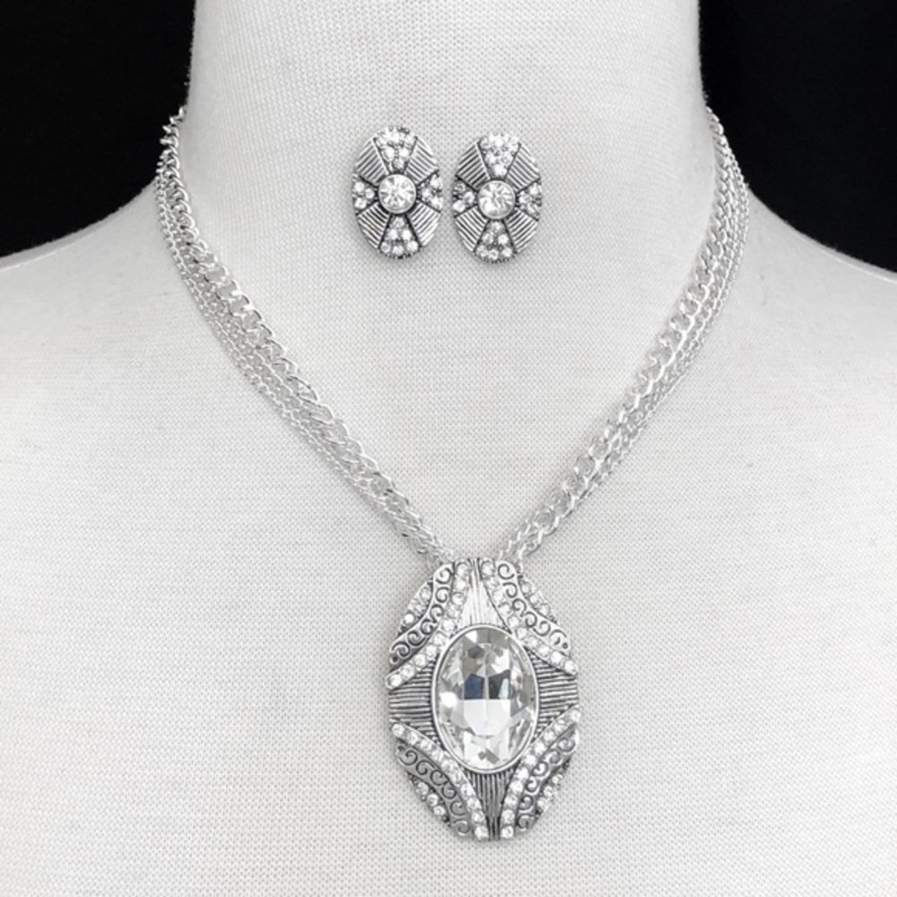 Clear Center Oval Silver Tone Pendant Rhinestone Necklace Earrings Set